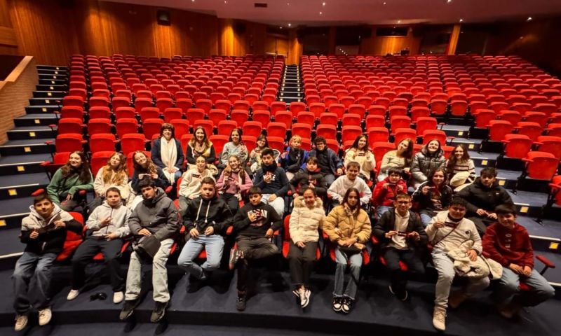 7º Ano encerra ciclo de teatro com Leandro, Rei da Helíria, de Alice Vieira