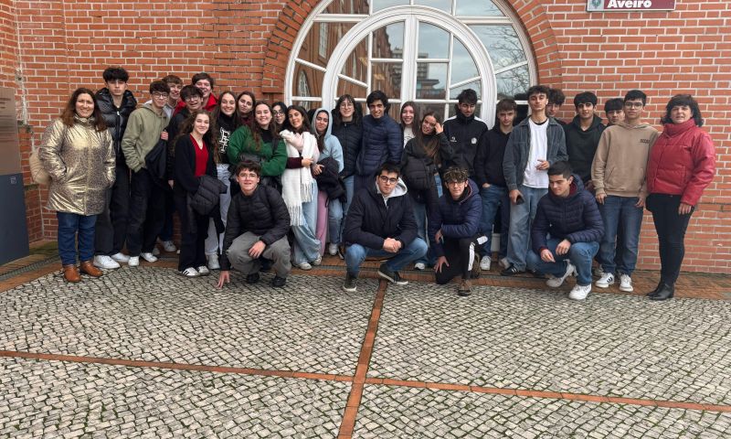 Alunos do Colégio de Albergaria assistem à peça Frei Luís de Sousa de Almeida Garrett pela Companhia de Teatro Actus